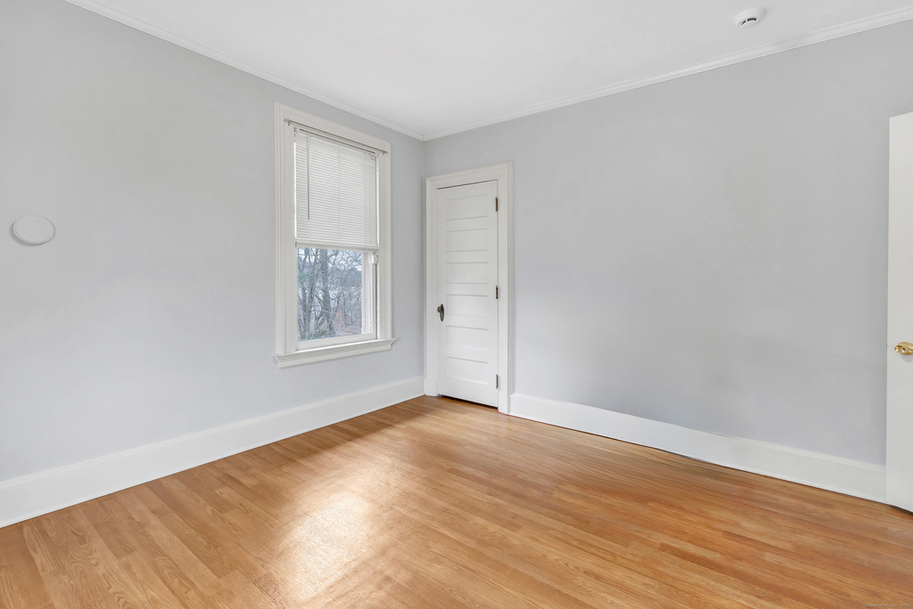 292 Coram Avenue - Photo 7