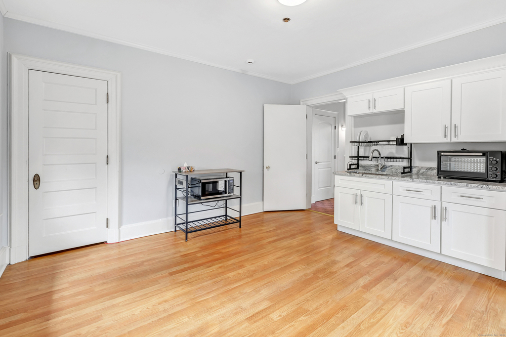 292 Coram Avenue - Photo 4