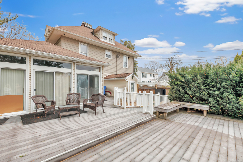 292 Coram Avenue - Photo 14
