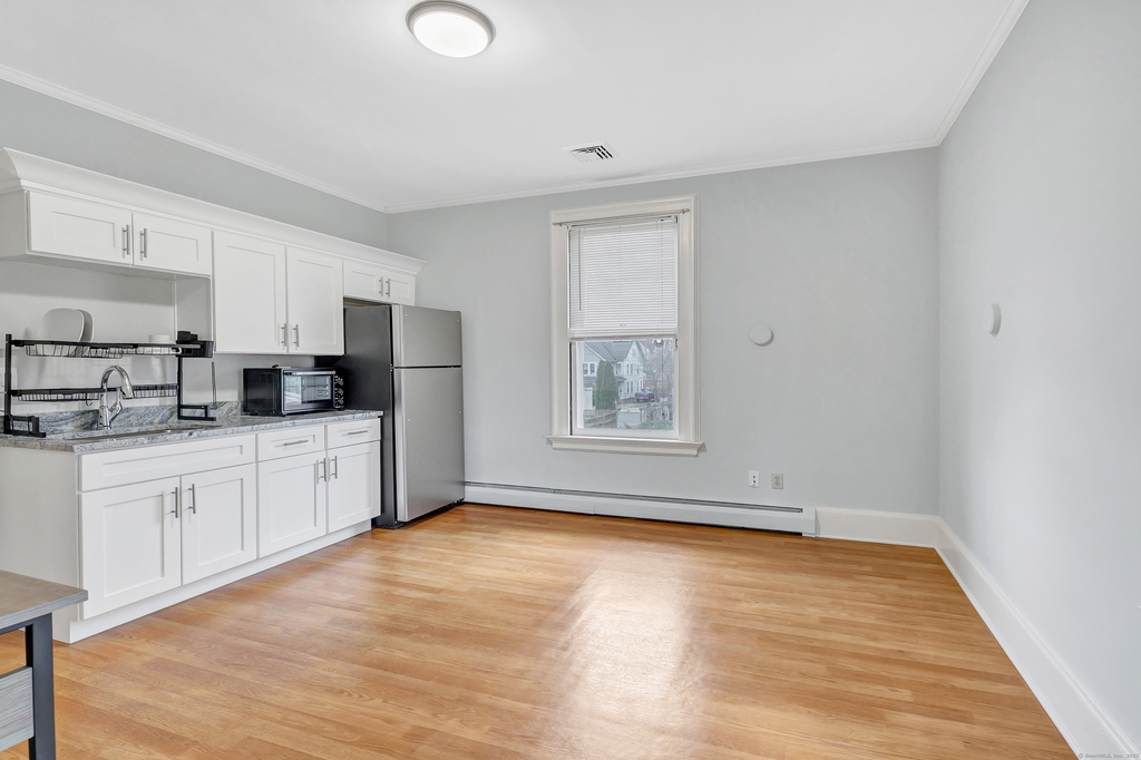 292 Coram Avenue - Photo 5