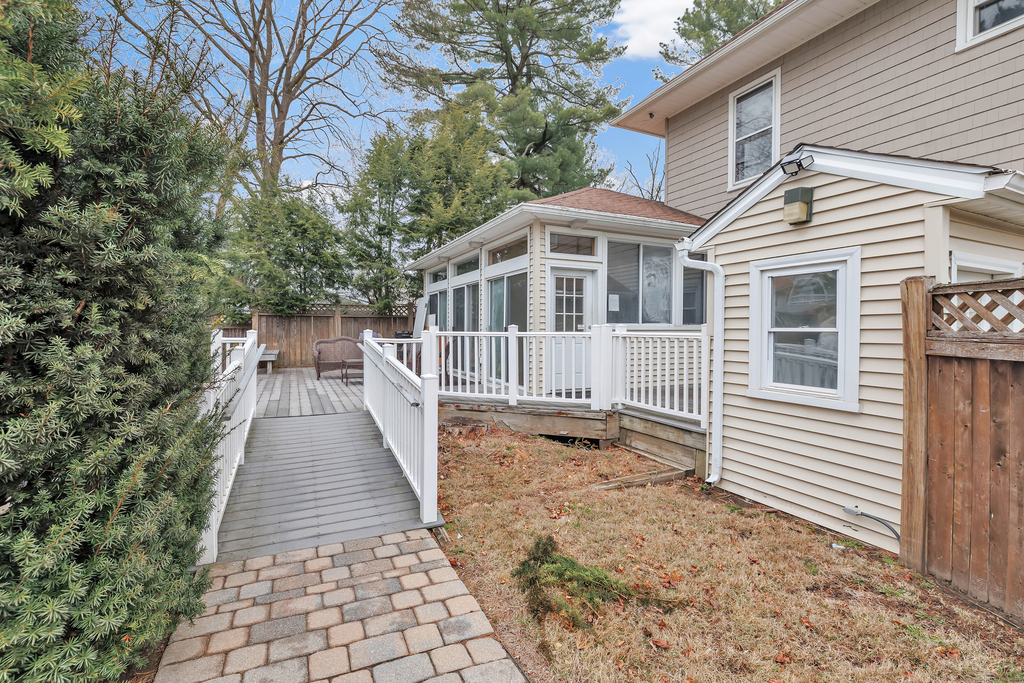 292 Coram Avenue - Photo 13