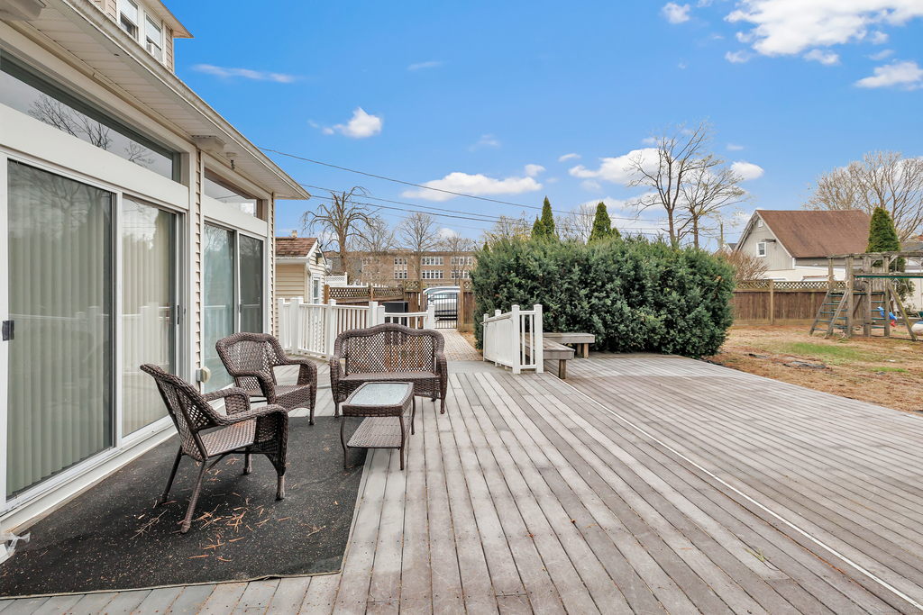 292 Coram Avenue - Photo 15