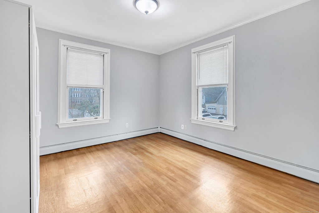 292 Coram Avenue - Photo 9