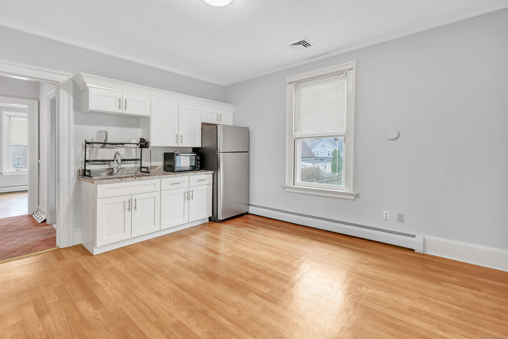 292 Coram Avenue - Photo 3