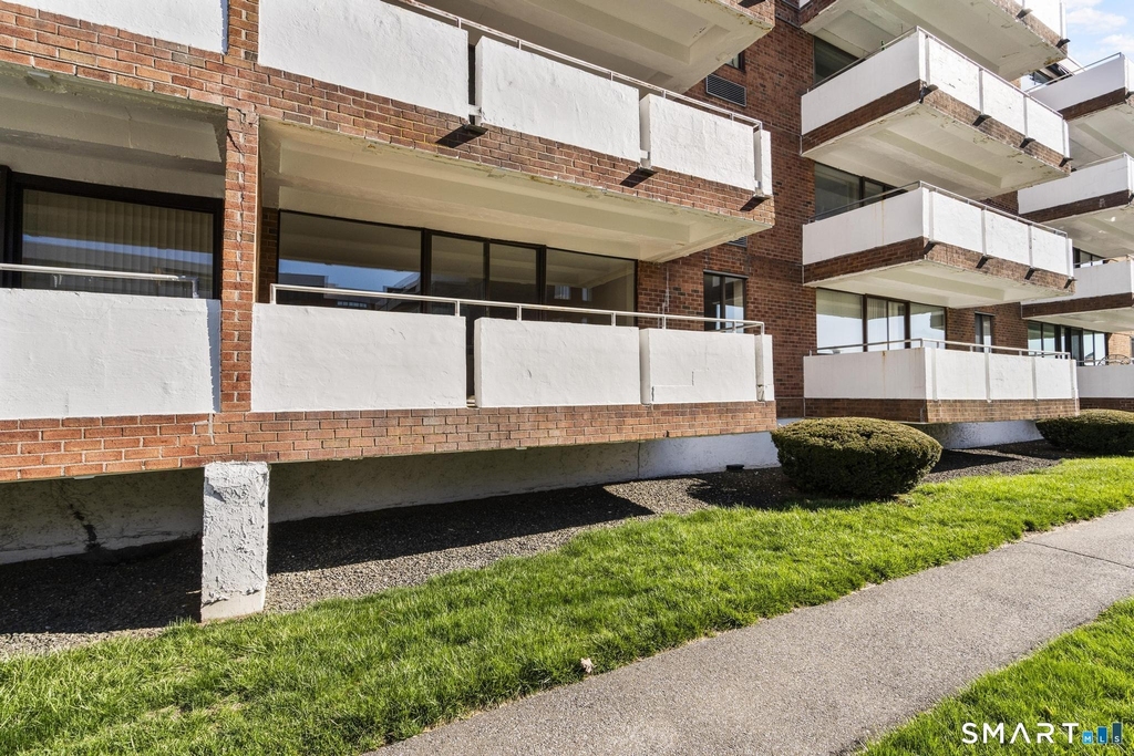 1460 Elm Street - Photo 2