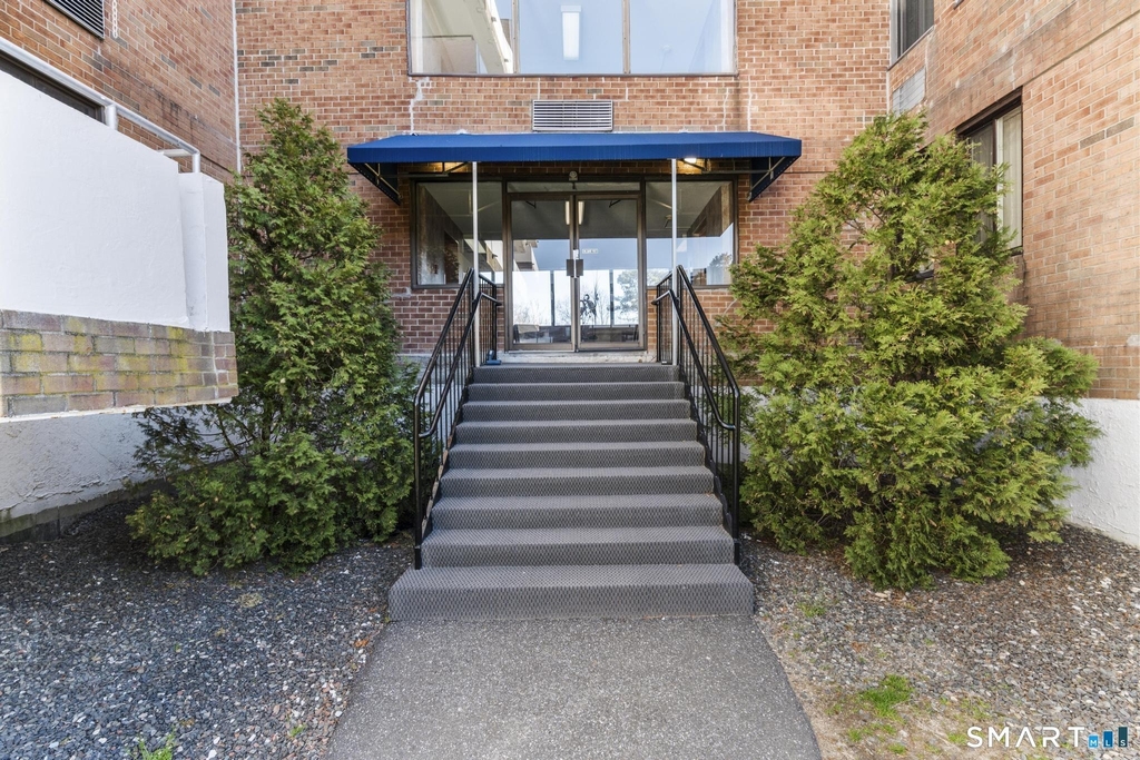 1460 Elm Street - Photo 4