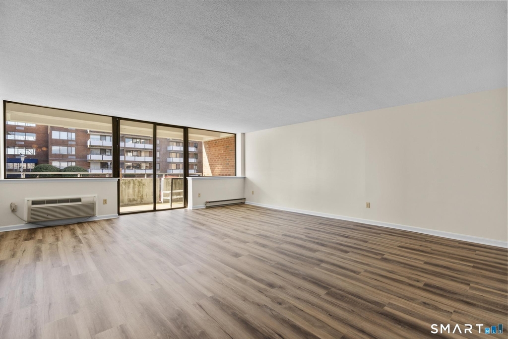 1460 Elm Street - Photo 8