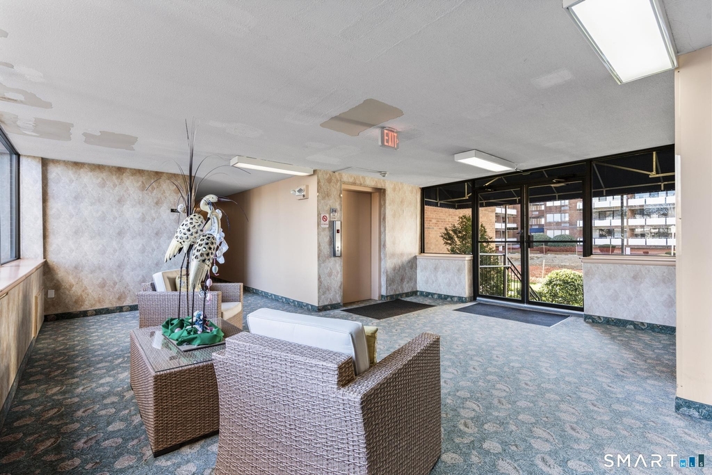 1460 Elm Street - Photo 7