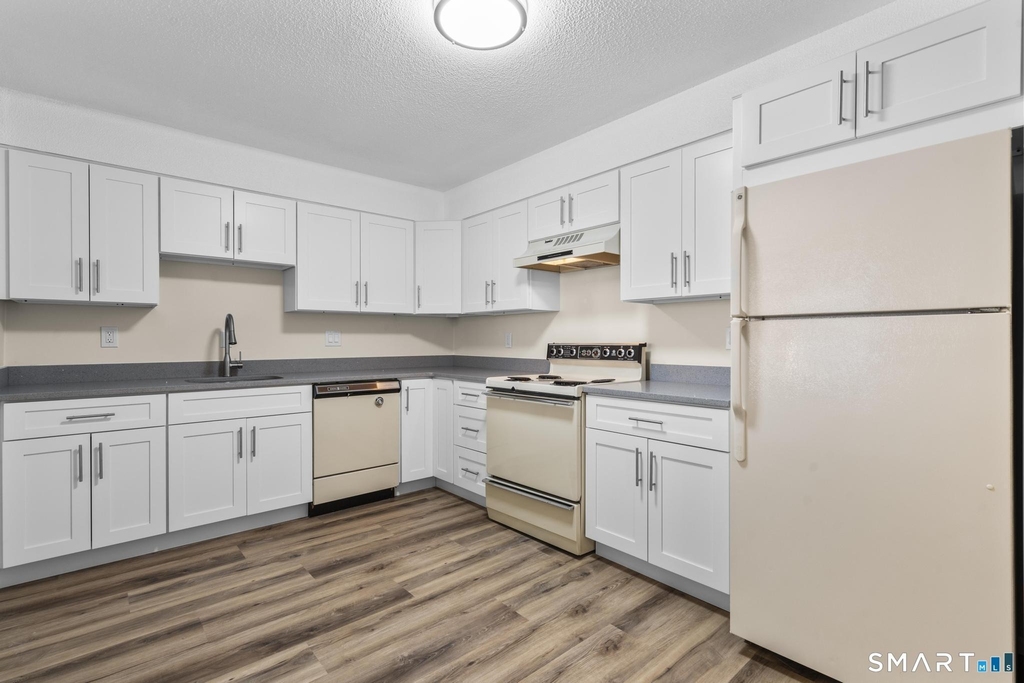 1460 Elm Street - Photo 13