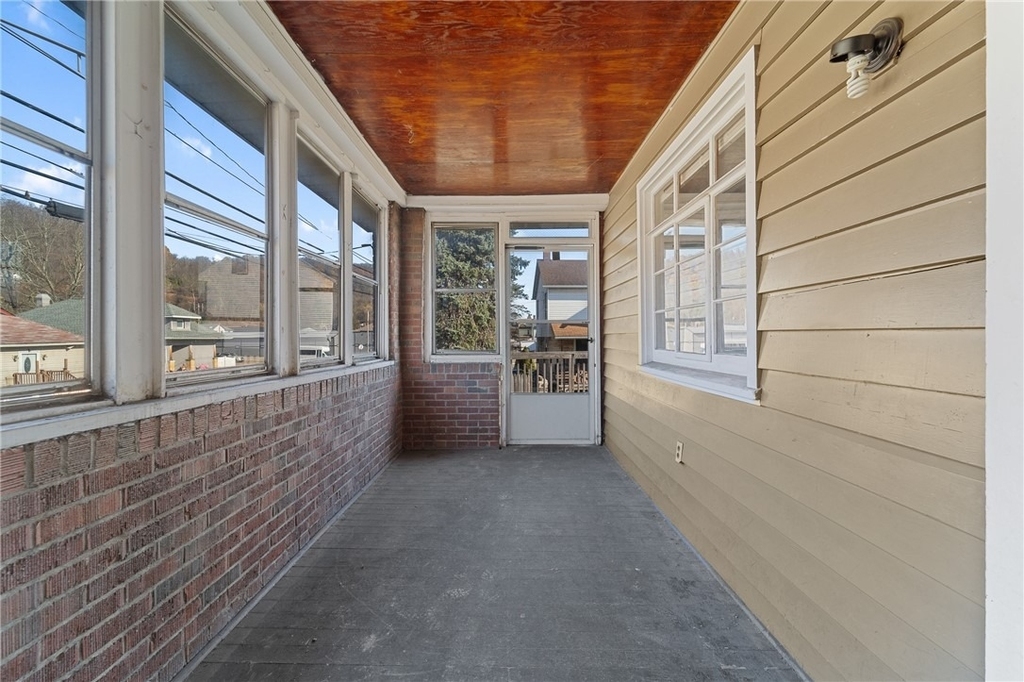 1001 5th St - Photo 2