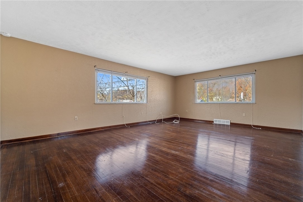 1001 5th St - Photo 4