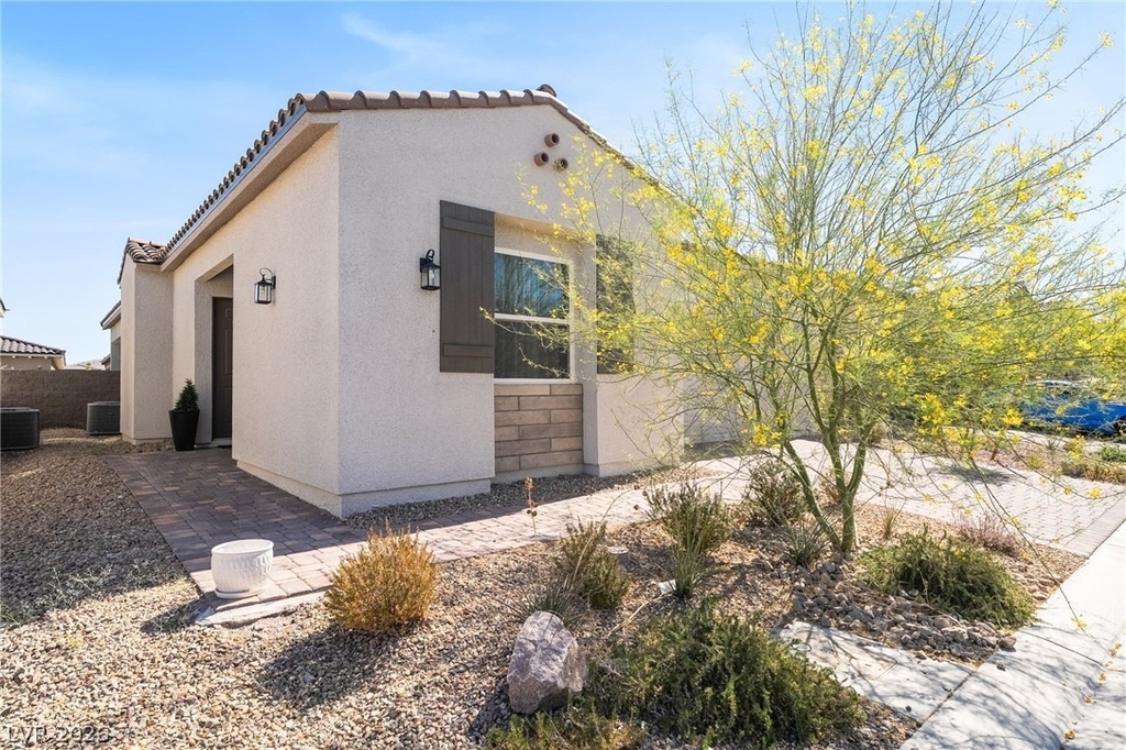 110 Ibiza Lake Drive - Photo 2