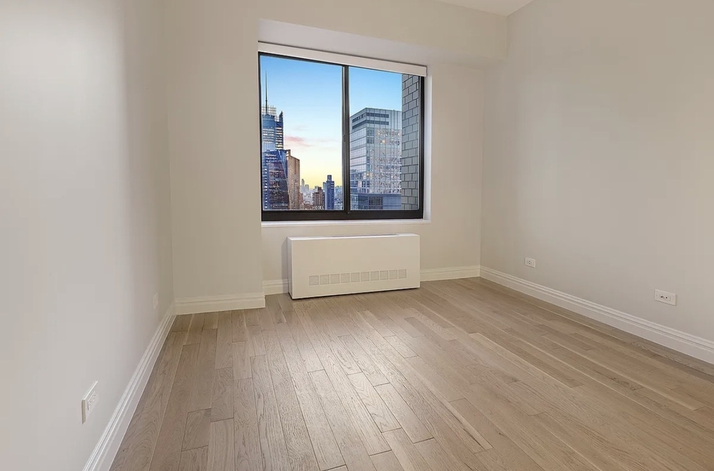 W 48th St - Photo 4