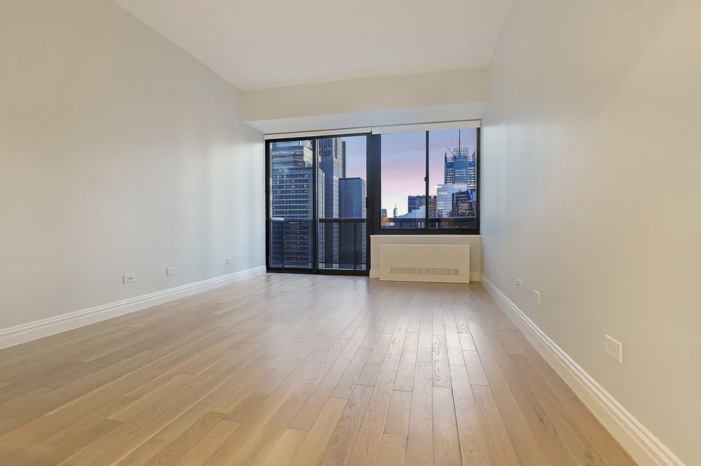 W 48th St - Photo 2