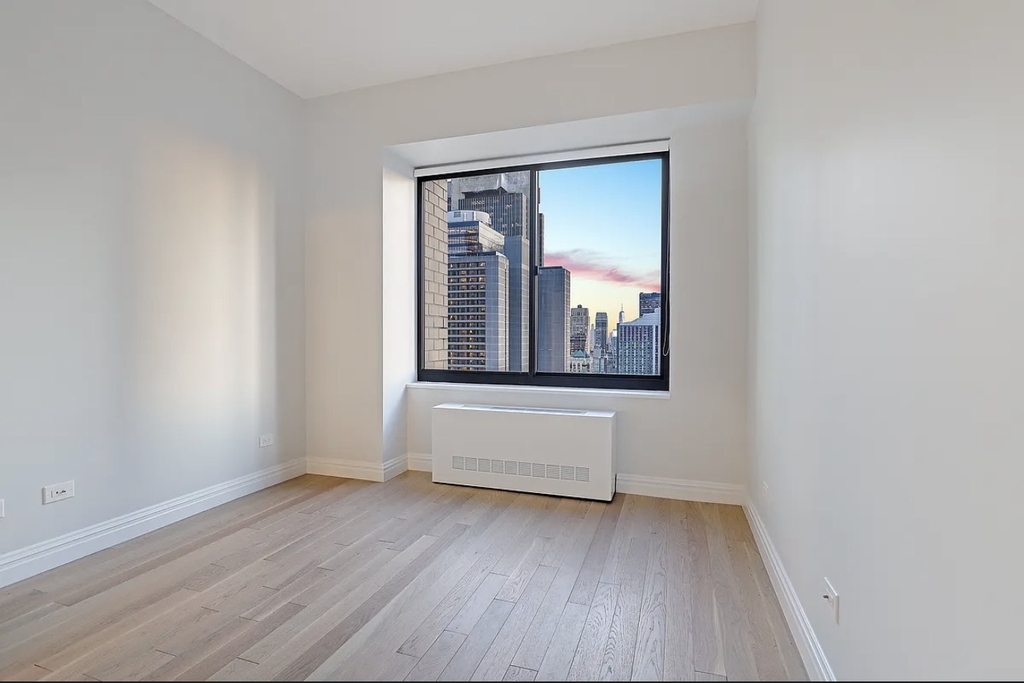 W 48th St - Photo 3