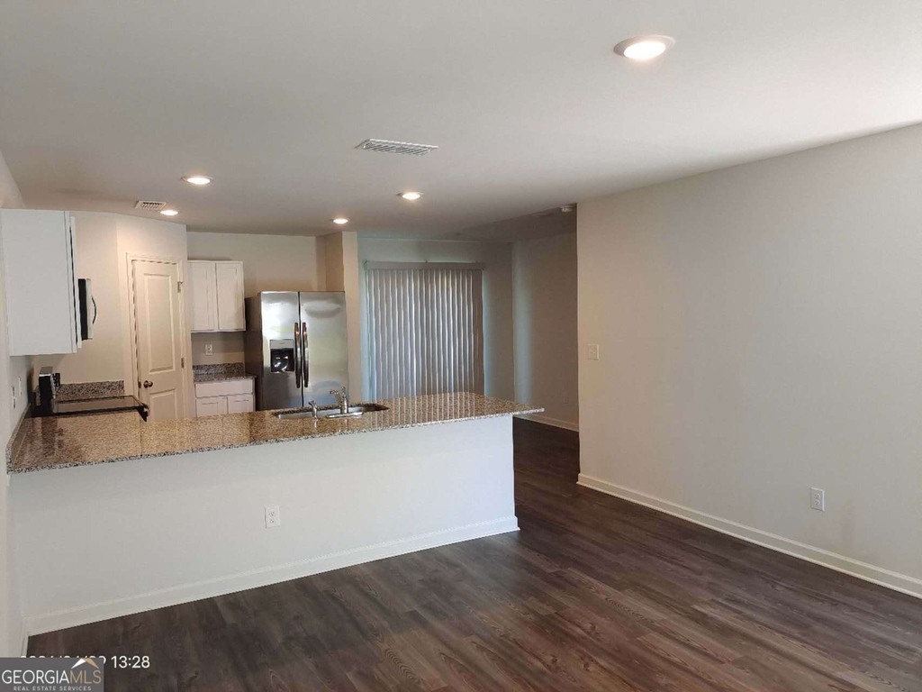 538 Pemberton Street - Photo 2