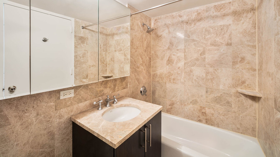 W 21st Street - Photo 4