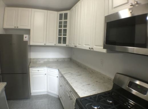 5008 Broadway - Photo 0