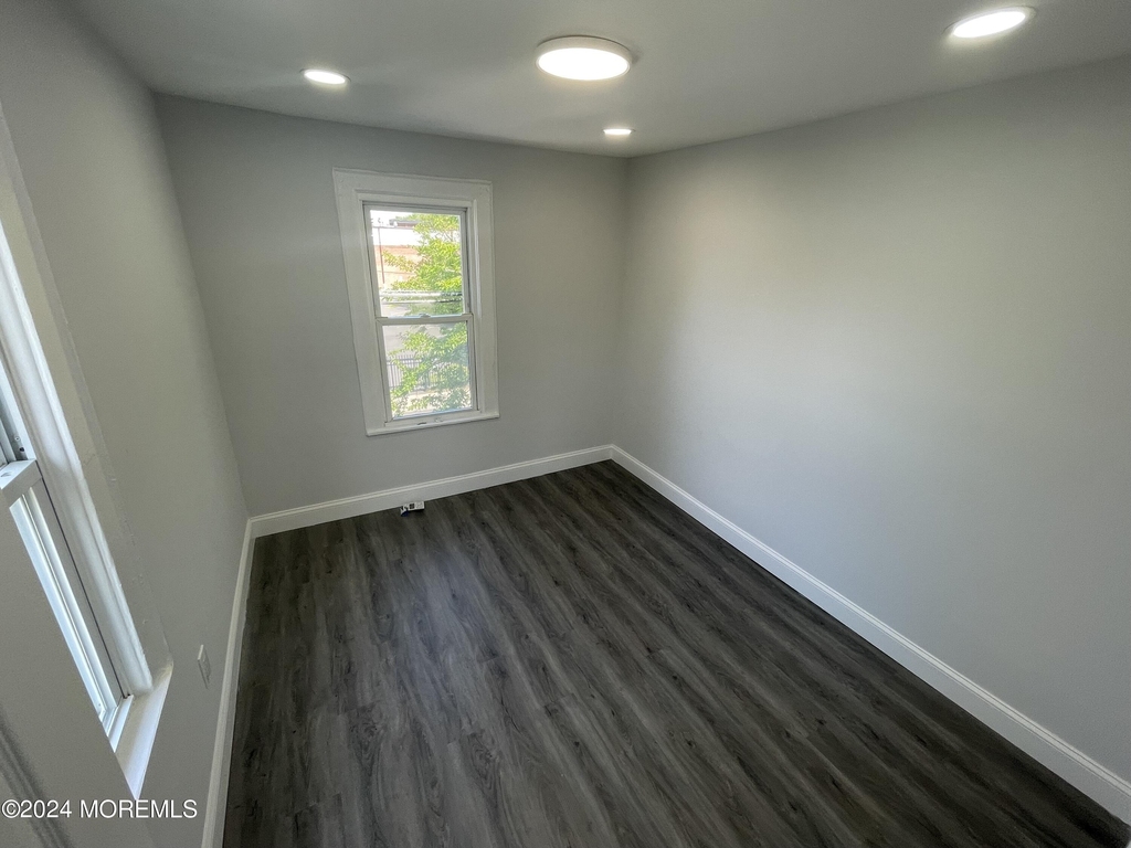 413 Ridge Avenue - Photo 2