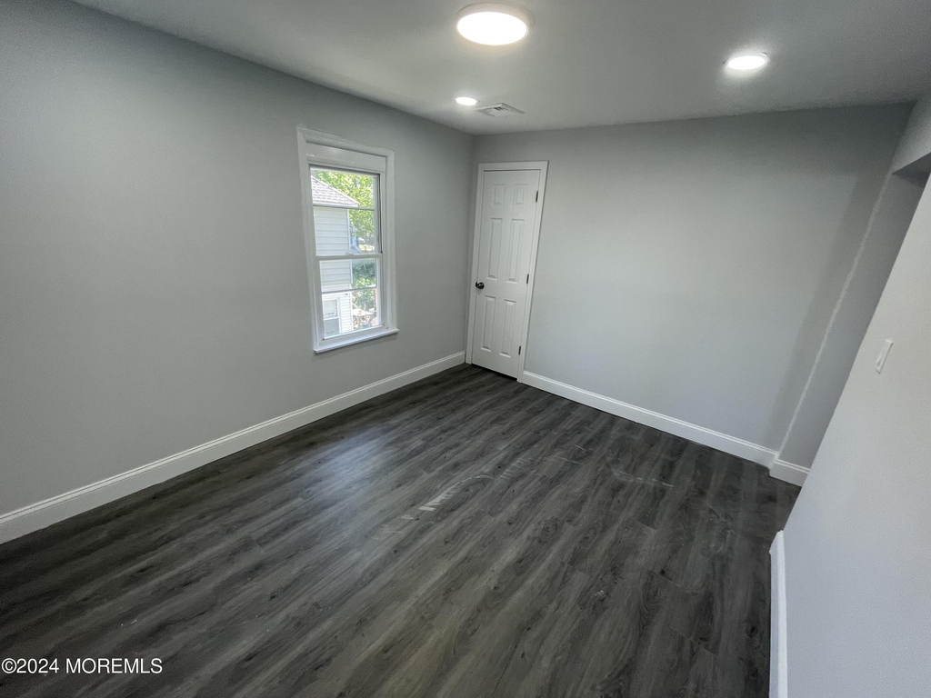 413 Ridge Avenue - Photo 4