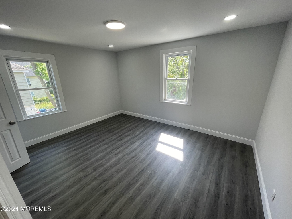 413 Ridge Avenue - Photo 3