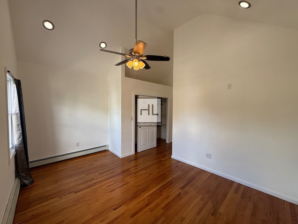 Lockman Avenue - Photo 8
