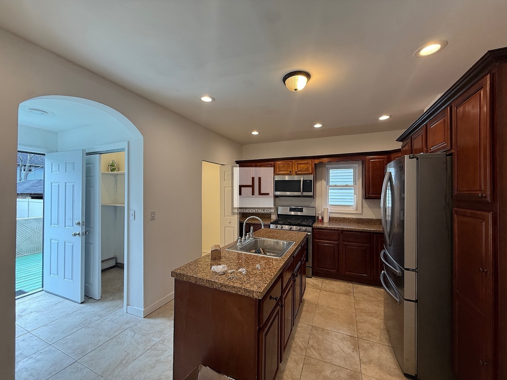 Lockman Avenue - Photo 4
