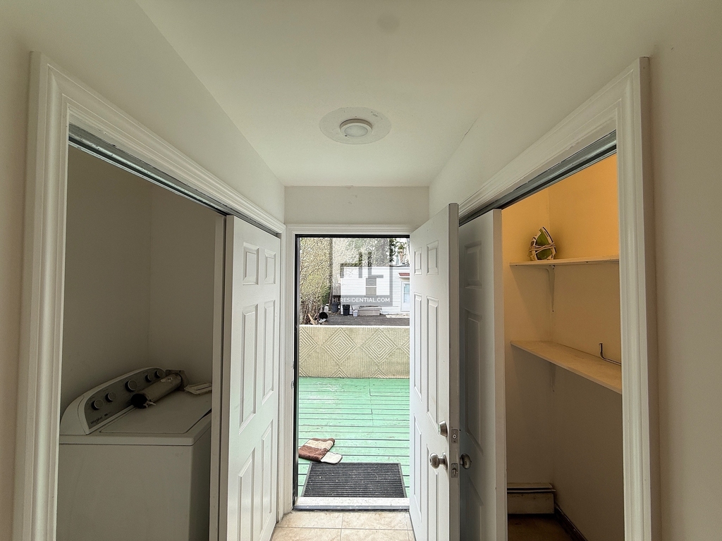 Lockman Avenue - Photo 6