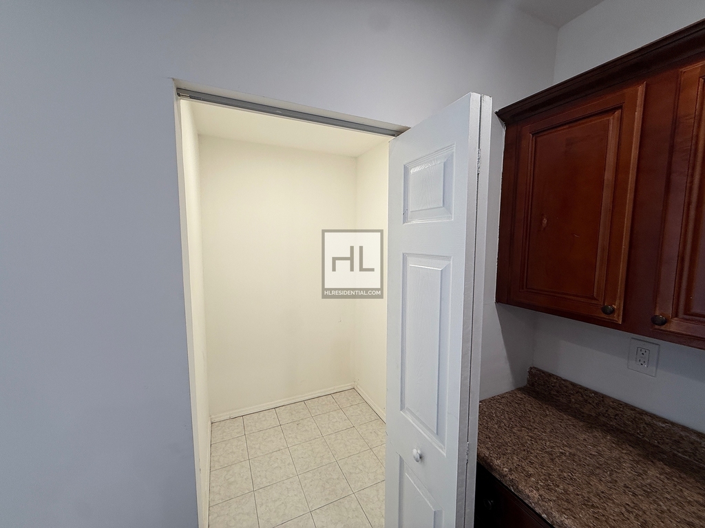 Lockman Avenue - Photo 5