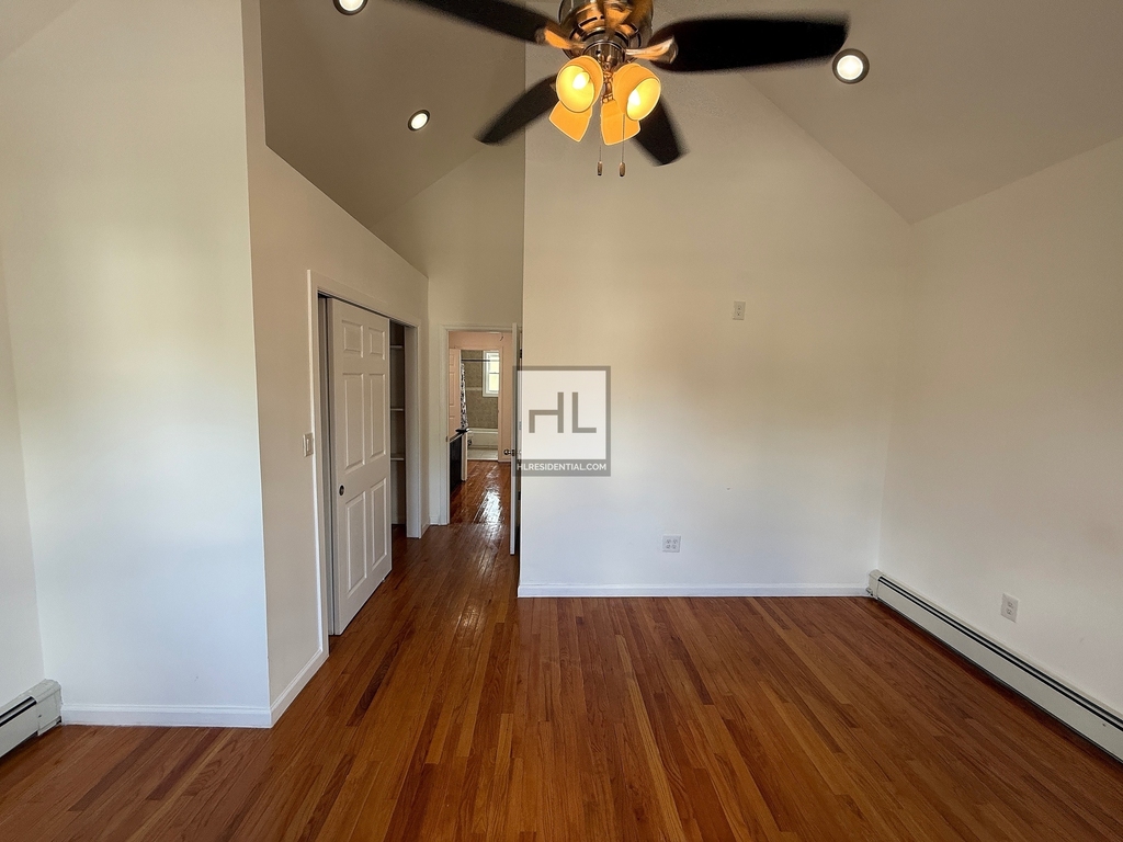 Lockman Avenue - Photo 9