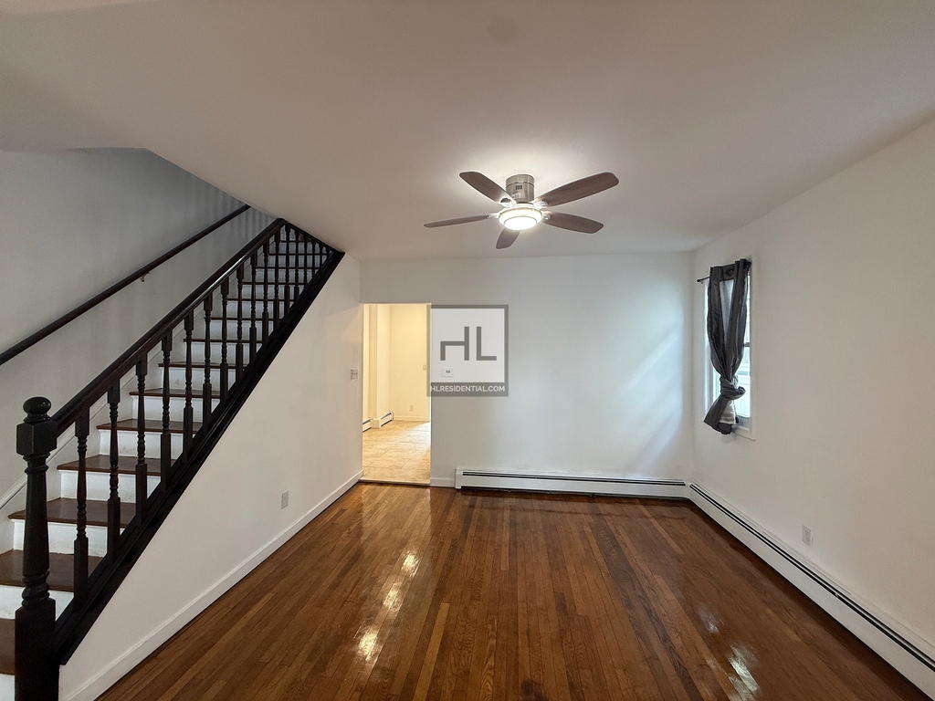 Lockman Avenue - Photo 1