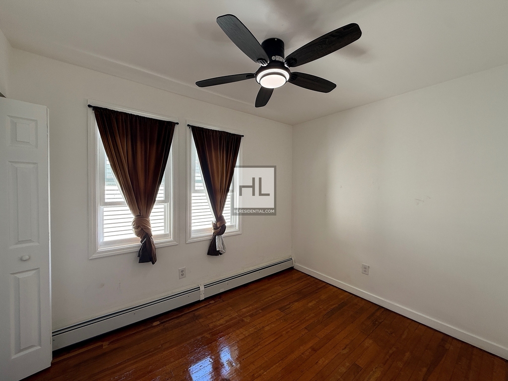 Lockman Avenue - Photo 10