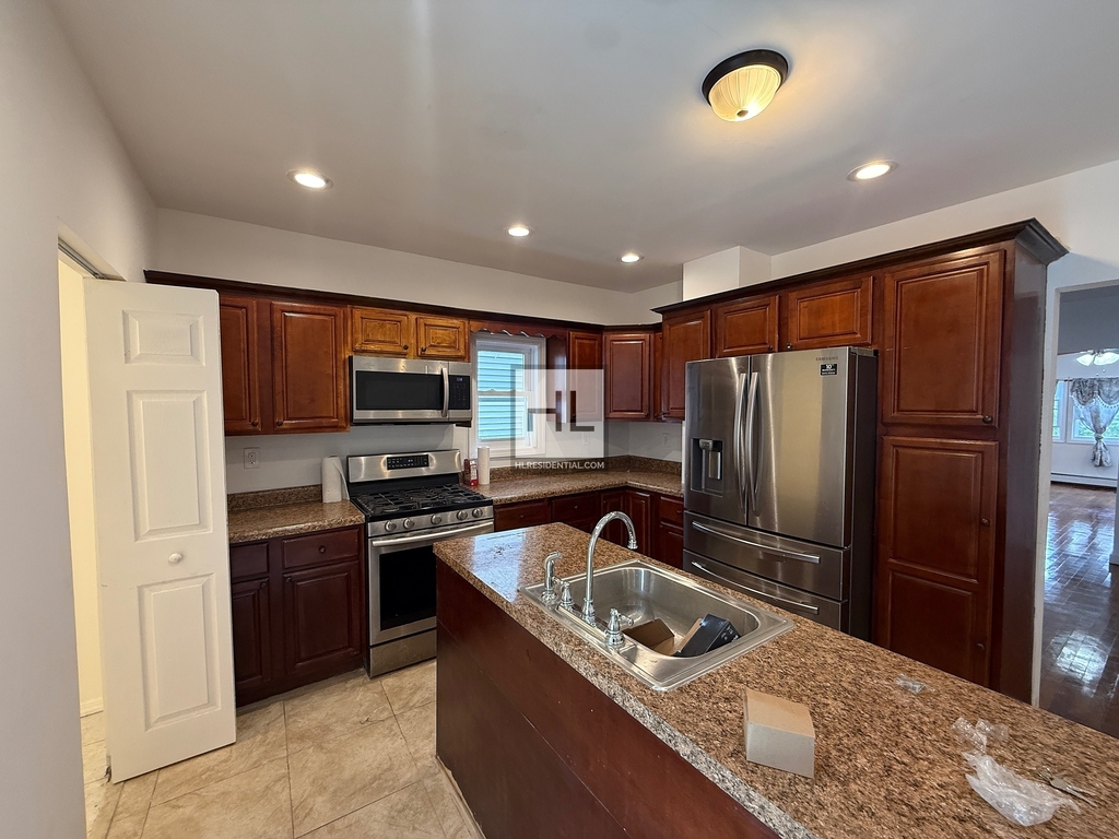 Lockman Avenue - Photo 3