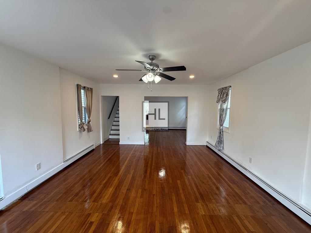 Lockman Avenue - Photo 0