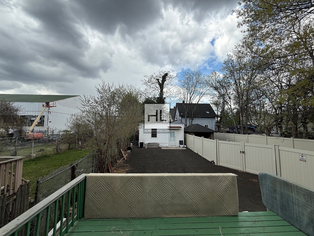 Lockman Avenue - Photo 15