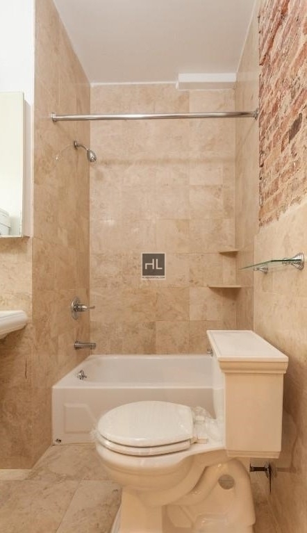 Mott Street - Photo 1
