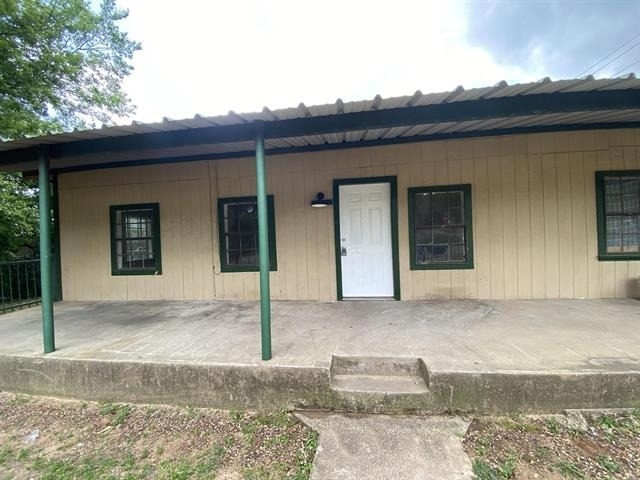 625 York Street - Photo 1