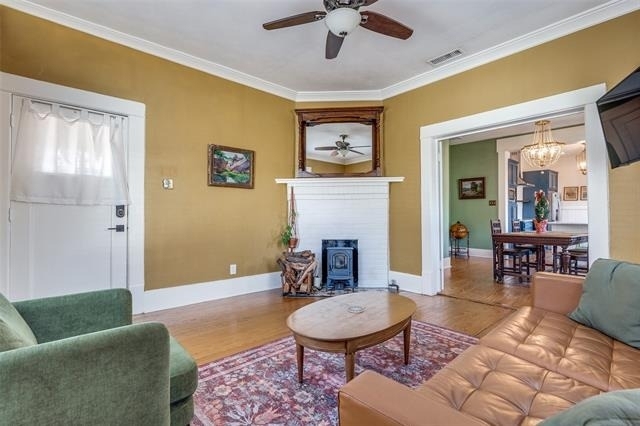 321 N Henderson Avenue - Photo 6