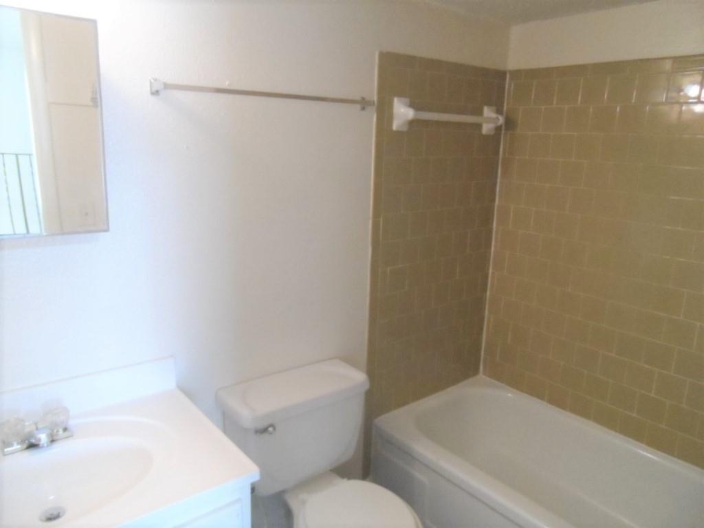 2504 N Hudson Avenue - Photo 6