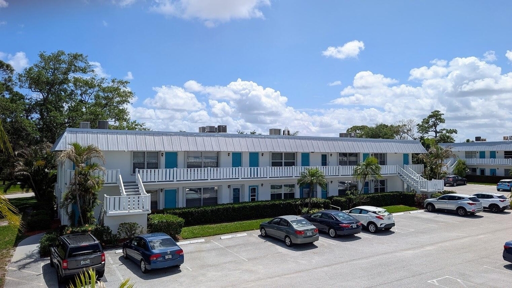 2929 Se Ocean Boulevard - Photo 0