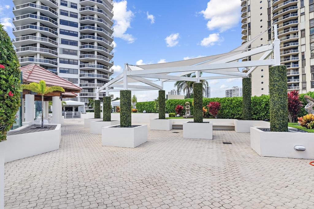 20185 E Country Club Drive - Photo 46