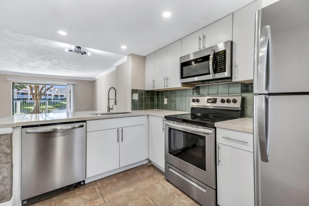 5200 Nw 31st Avenue - Photo 18