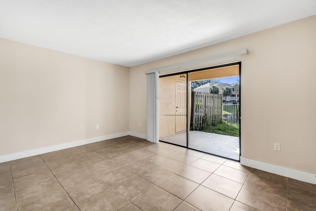 5200 Nw 31st Avenue - Photo 8