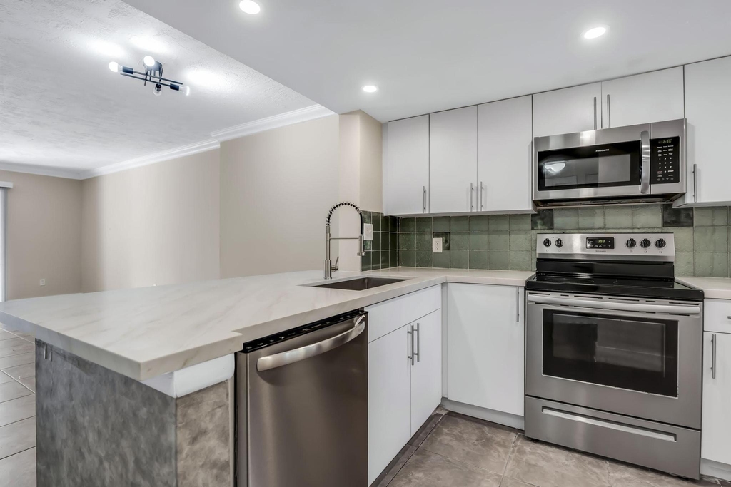 5200 Nw 31st Avenue - Photo 16