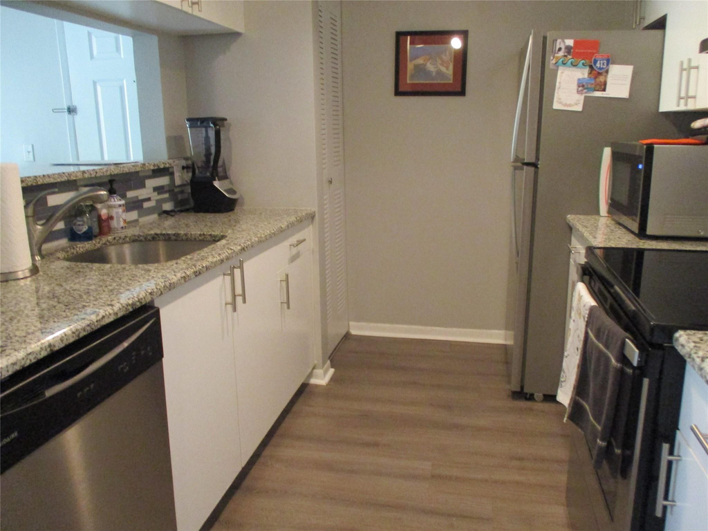 123 Yacht Club Way - Photo 1