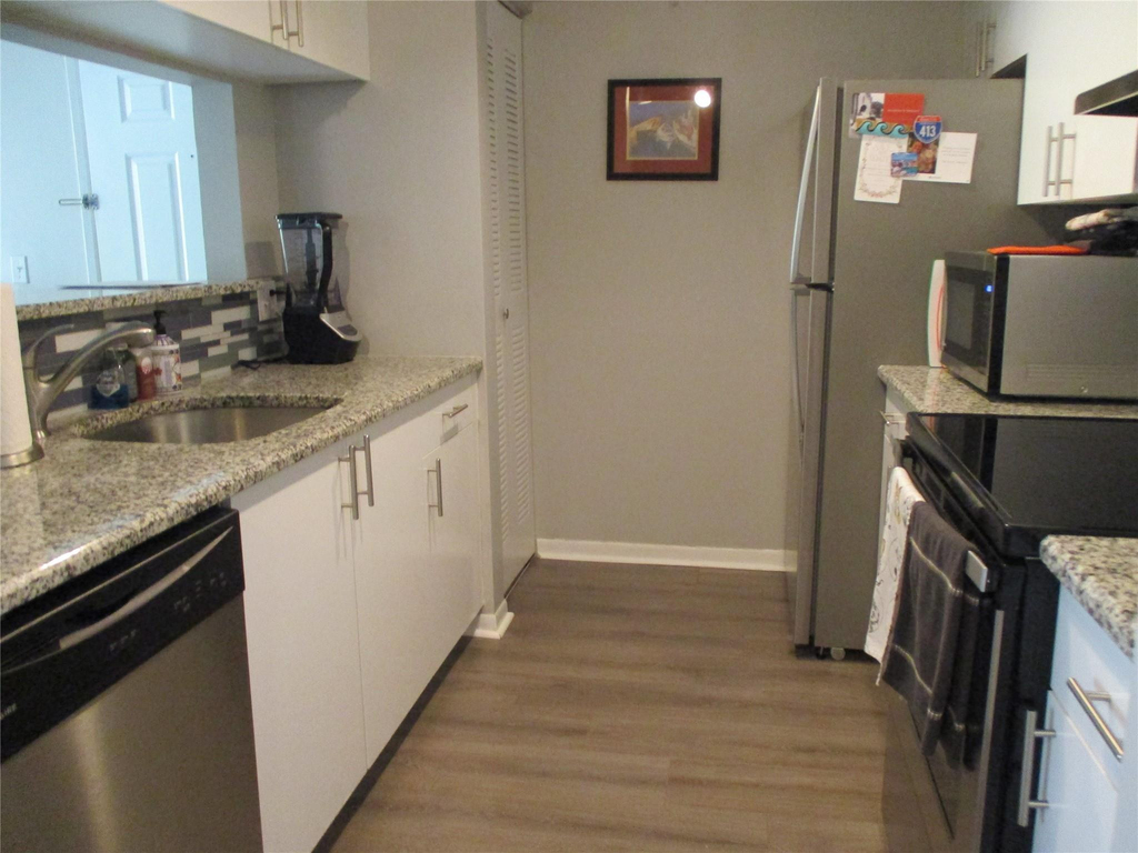 123 Yacht Club Way - Photo 0