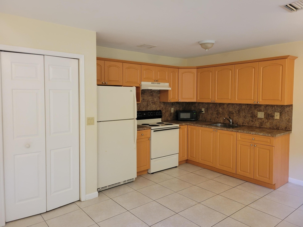 2227 Monroe Street - Photo 2