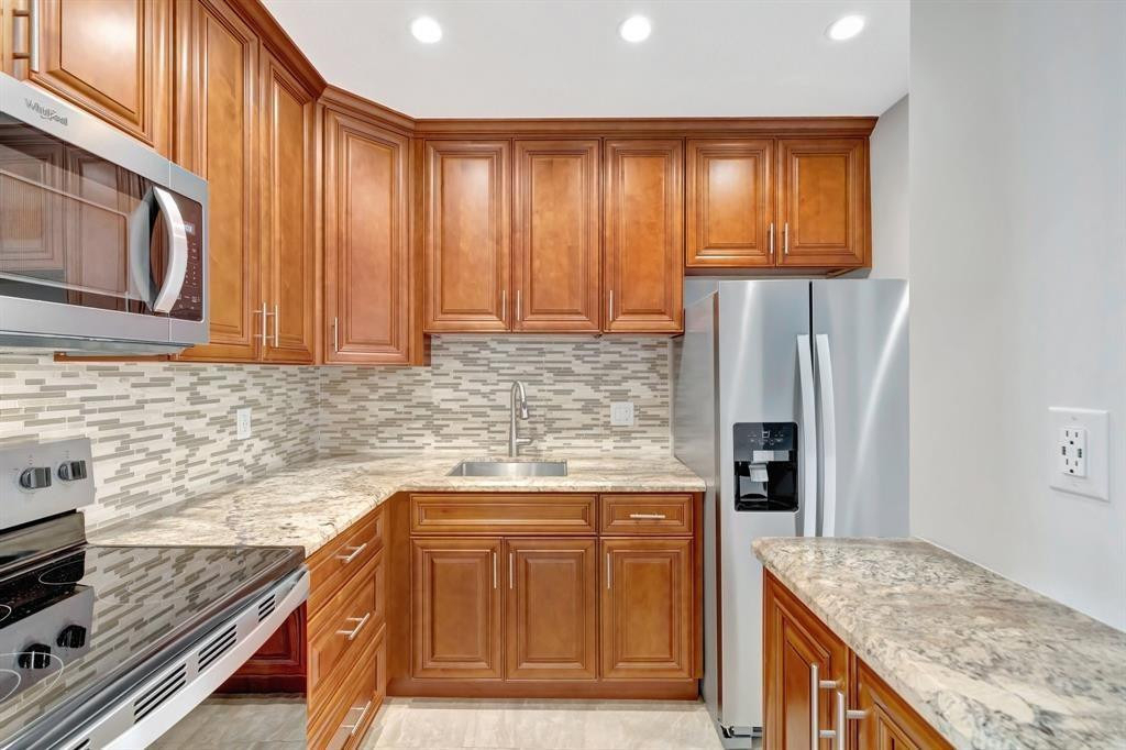 2400 Ne 33rd Avenue - Photo 1