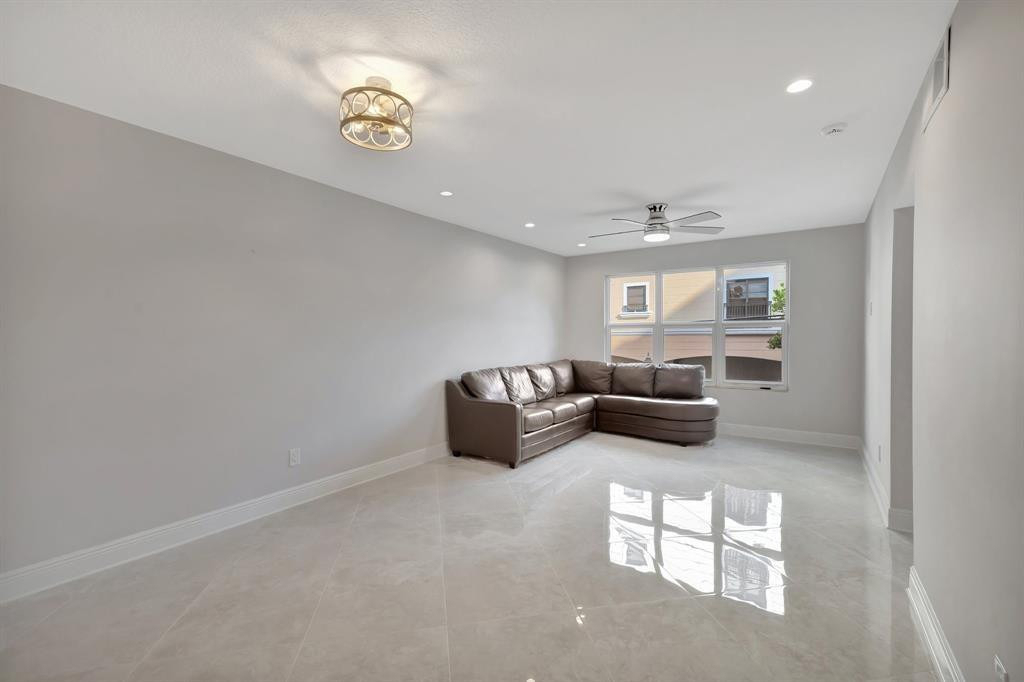2400 Ne 33rd Avenue - Photo 3