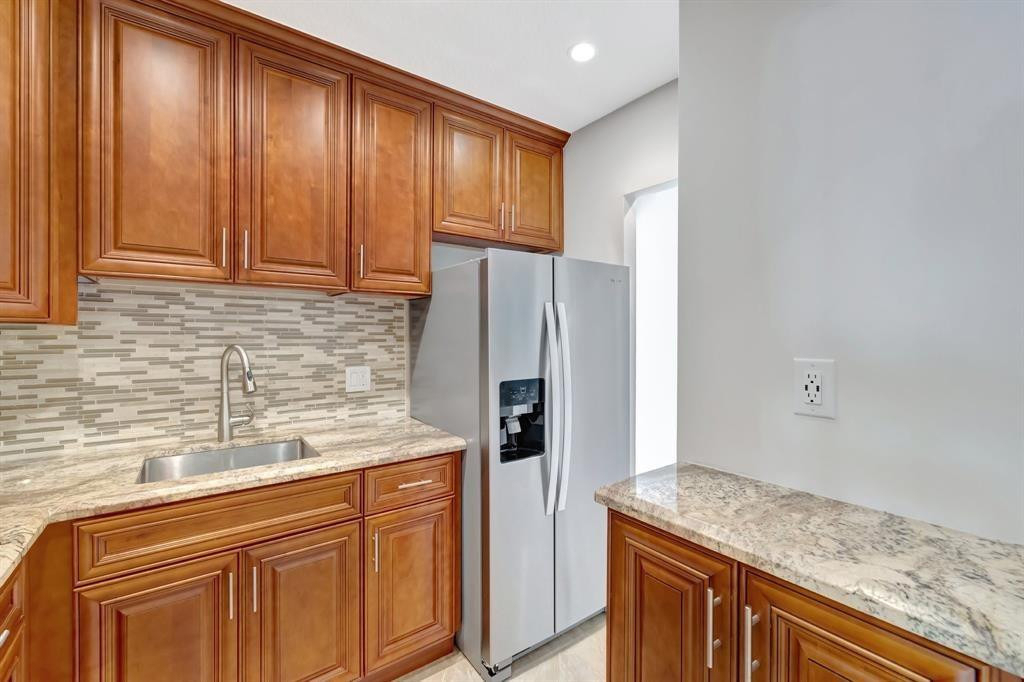 2400 Ne 33rd Avenue - Photo 6